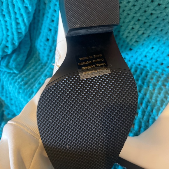 Guess New Cowboy boots Size 7.5 White - Picture 3 of 4